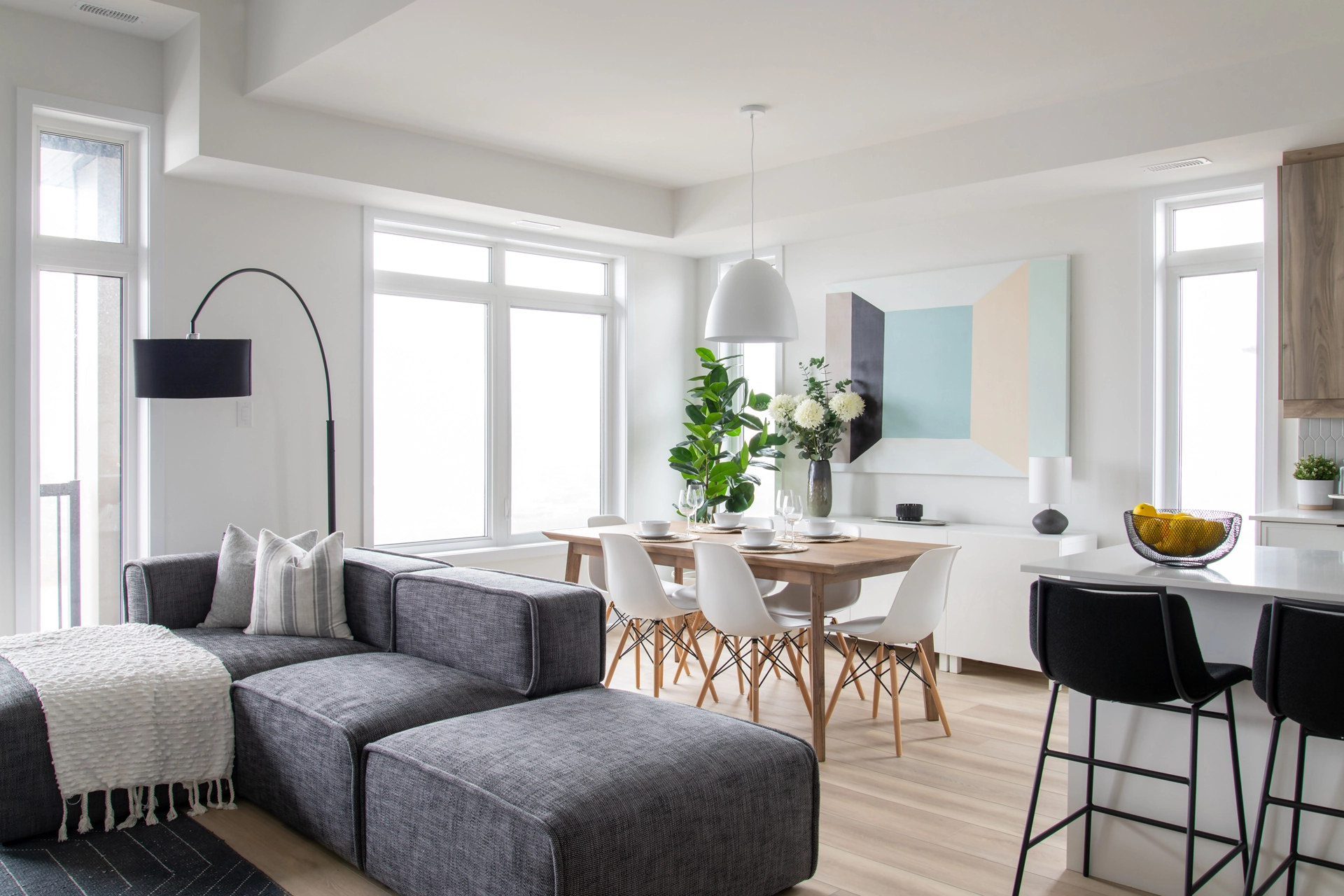 Knightsbridge Condo - Urbandale Construction